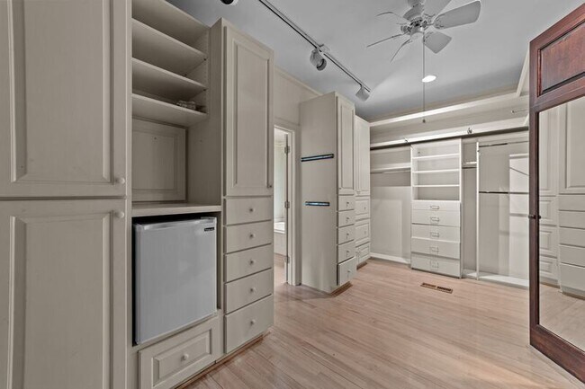 Photo - 221 Magnolia Ln