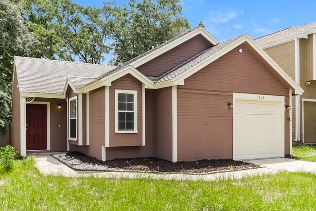 Photo - 1833 Iroquois Dr