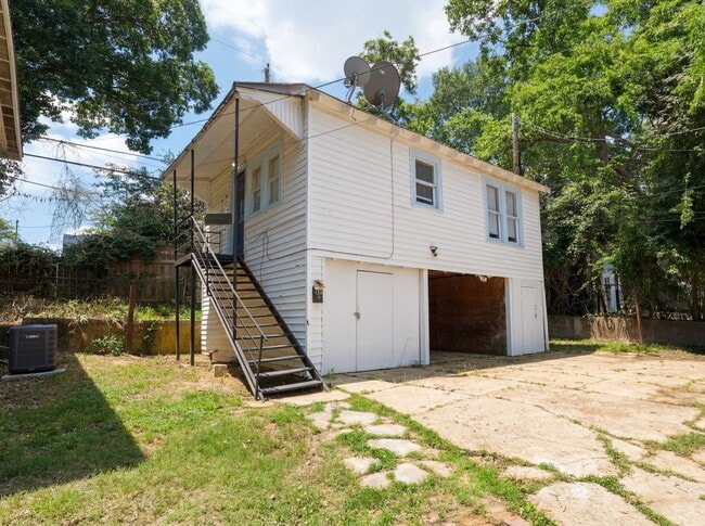 Building Photo - Highland - 1 bed 1 Bath - Apartment