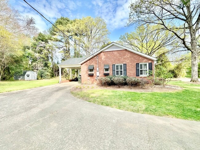 Photo - 621 Hanover Ct