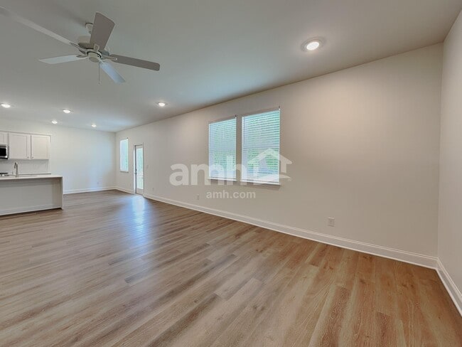 Photo - 214 Hickory Pointe Rd
