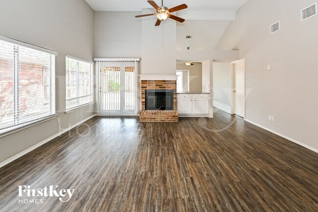 Photo - 11811 Meadowchase Dr