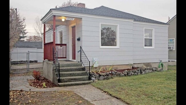 Building Photo - 1024 E Hoffman Ave Rental
