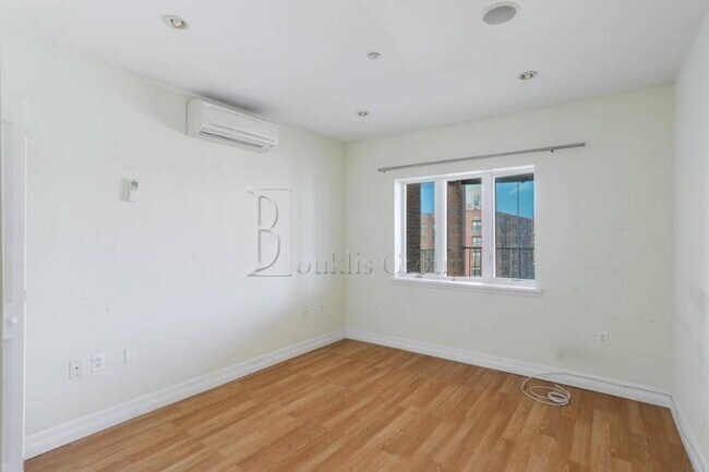 Photo - 1 bedroom in ASTORIA NY 11102 Unit 4