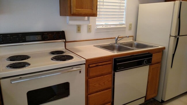 Photo - 180 N 1100 E