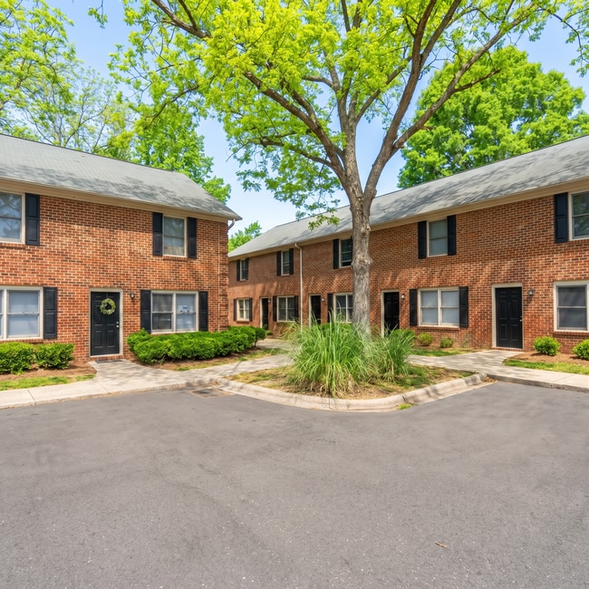 Building Photo - Courtyard Townhomes