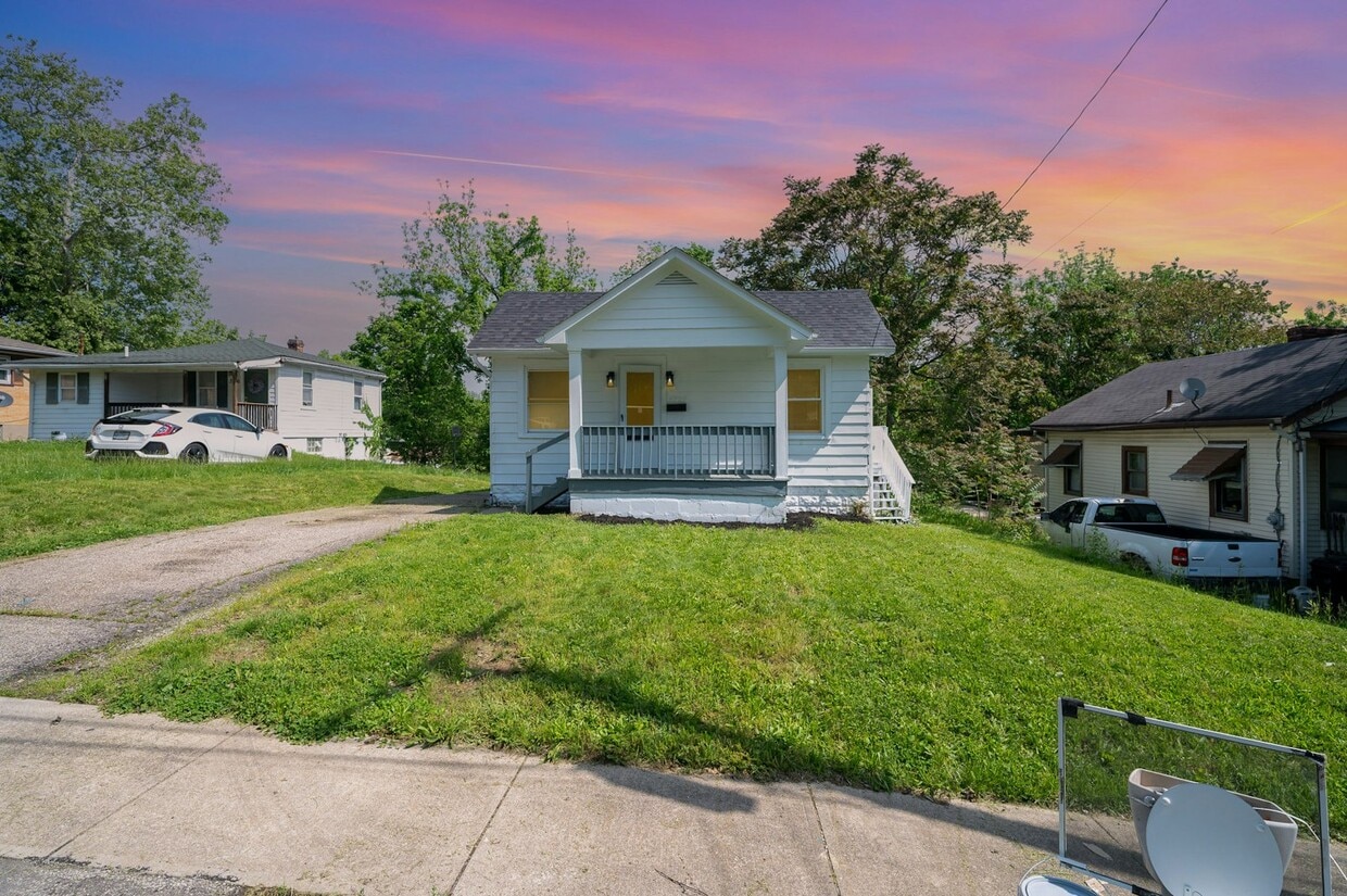 Photo - 3728 Standish Ave