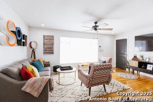 Photo - 425 W Lynwood Ave