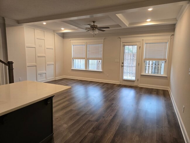 Photo - 1063 Linsmore Ave