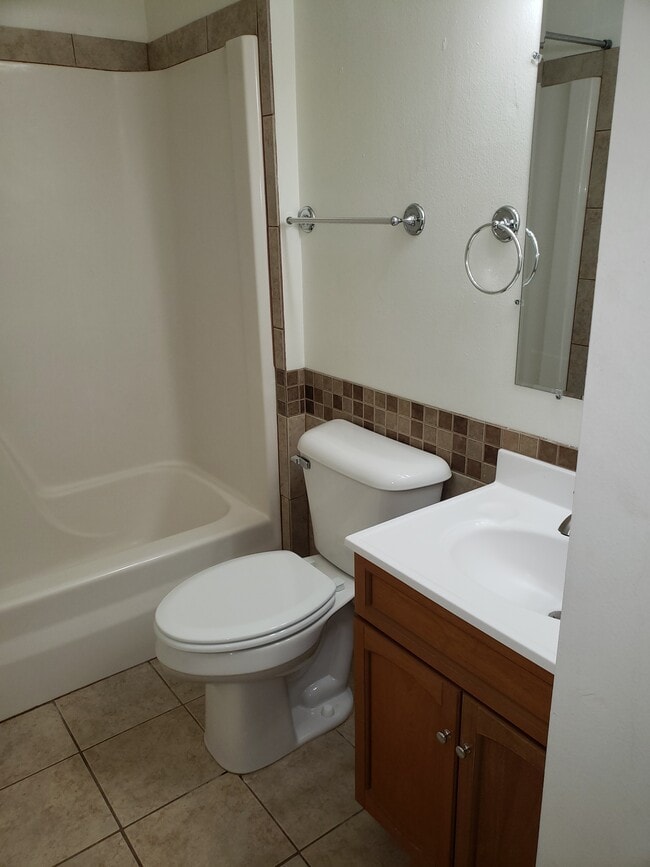 Photo - 606 N Main St Unit #1