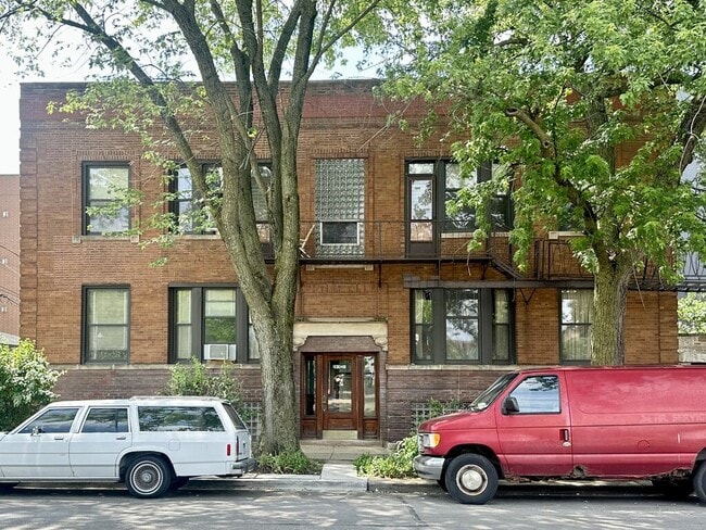 Building Photo - 2821 W Shakespeare Ave Rental