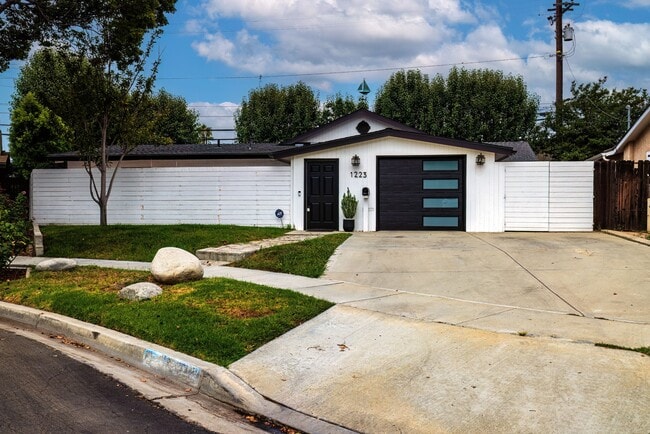 Building Photo - 1223 N Studebaker Rd Rental