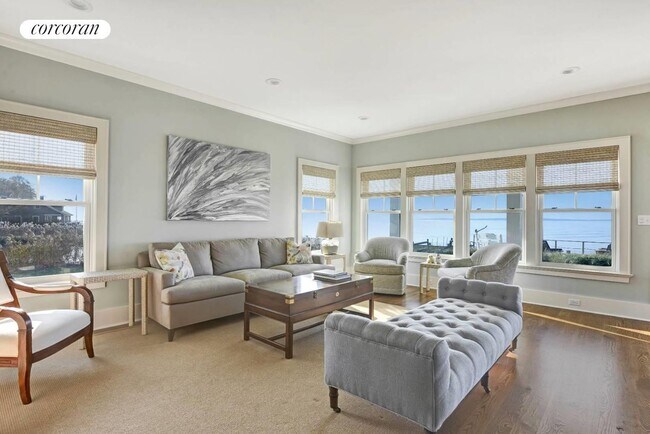 Photo - 7 Peconic Ave