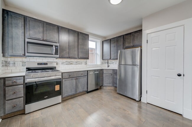 Building Photo - 1300 McCausland Ave Unit 00