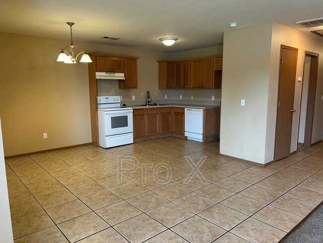Photo - 311 E Laura St