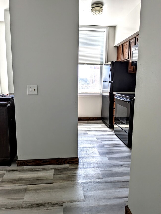 Building Photo - 123 N Locust St Unit 601
