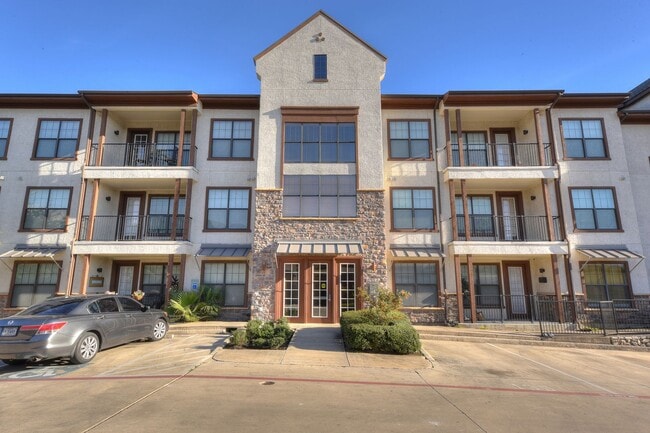 Photo - Charming Home Awaits: Spacious & Modern Living in a Prime Location