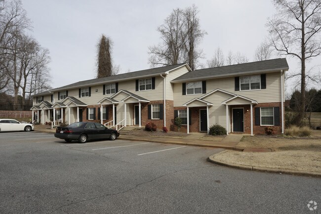 Photo - Poplar Creek Apartments