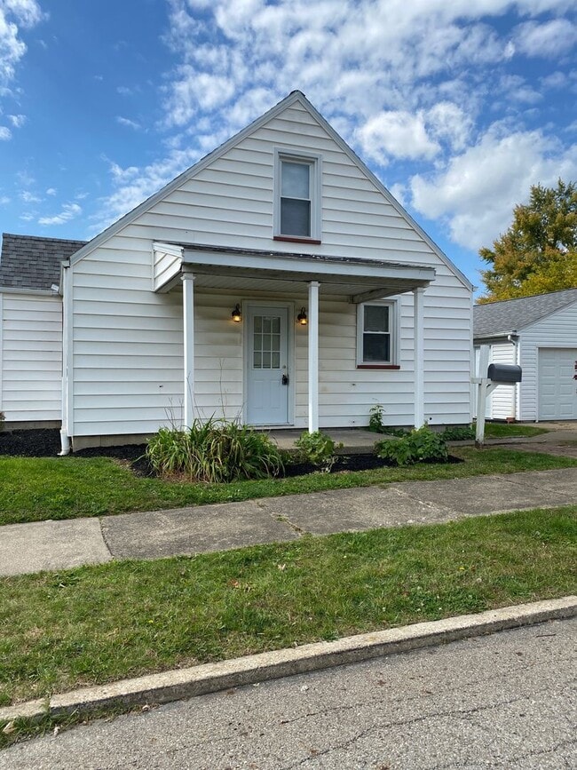 Photo - 422 Churchill Rd