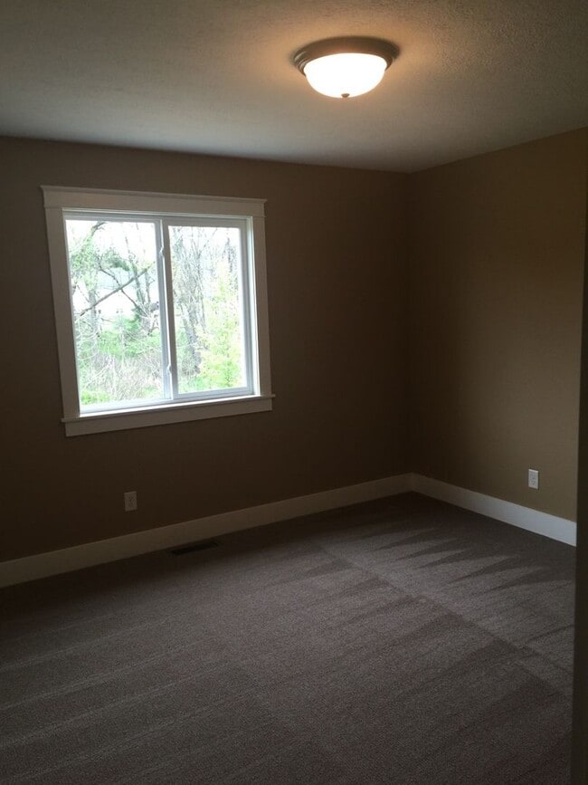 Photo - 3 bedroom 2 1/2 bath house for rent