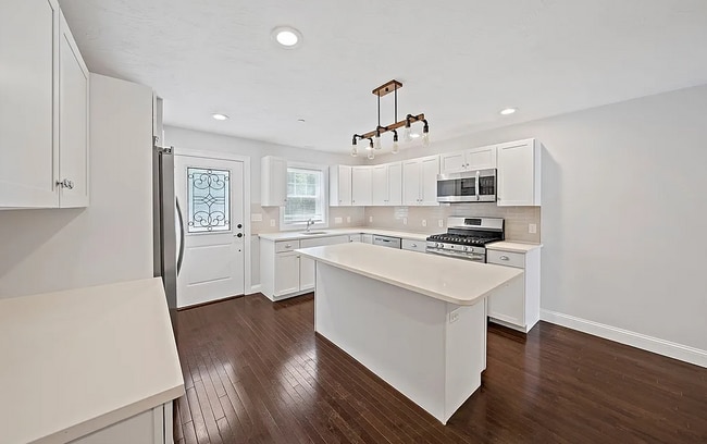 Photo - 469 Sherman St