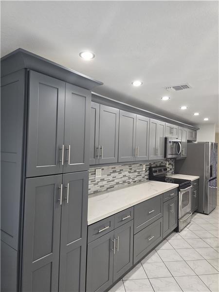 Building Photo - 8236 9th Ct