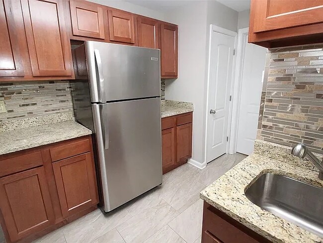 Kitchen - Sumner Avenue Apartments