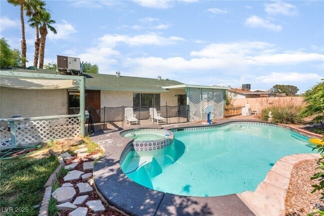 Building Photo - 6913 W Quail Hollow Dr Rental