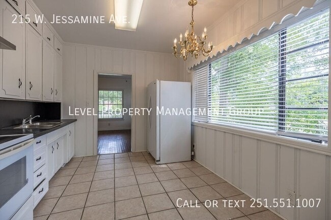 Photo - 215 W Jessamine Ave