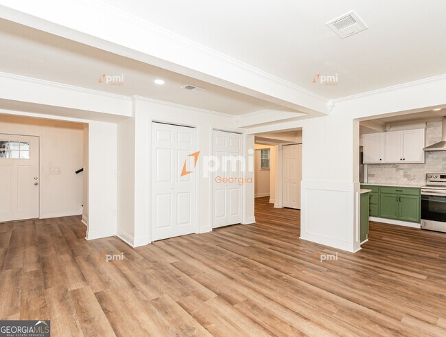 Photo - 3220 Ingleside Ave