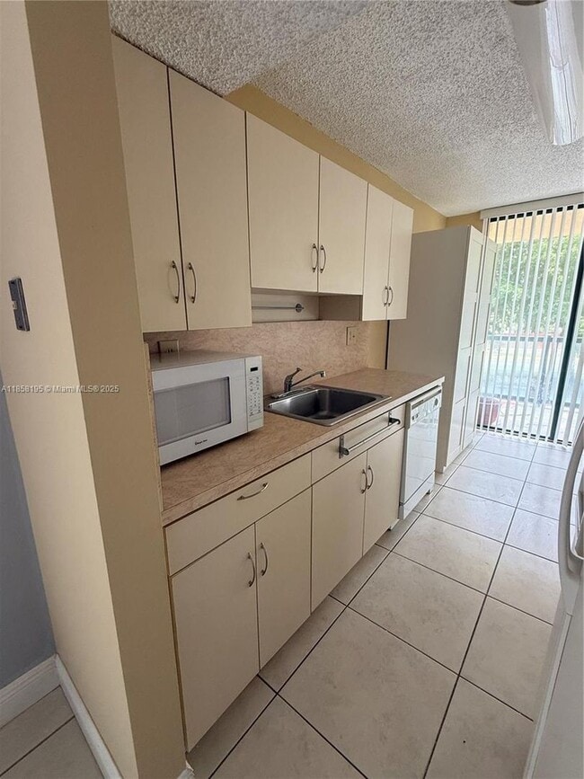 Building Photo - 11780 SW 18th St Rental