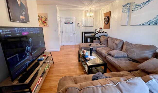 Photo - 111 W 8th St Unidad I