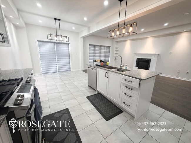 Photo - Spacious 4-Bedroom + Den Upper-Level Apartment with Garage & Backyard in Brampton Unit 1