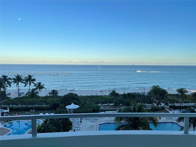Building Photo - 5161 Collins Ave Unit 914