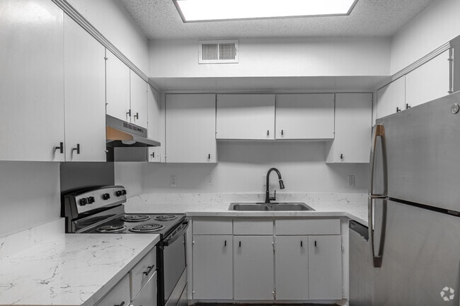3BR, 2BA - 1,170SF - Kitchen