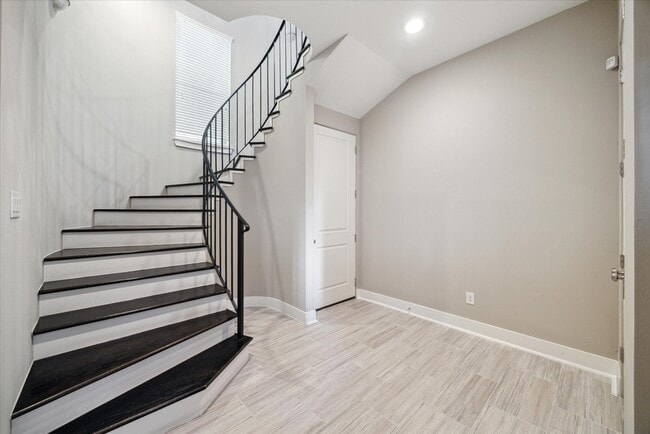 Photo - 1218 W 23rd St