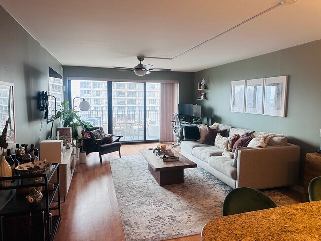 Living Room - 2020 N Lincoln Park W Unit 11H