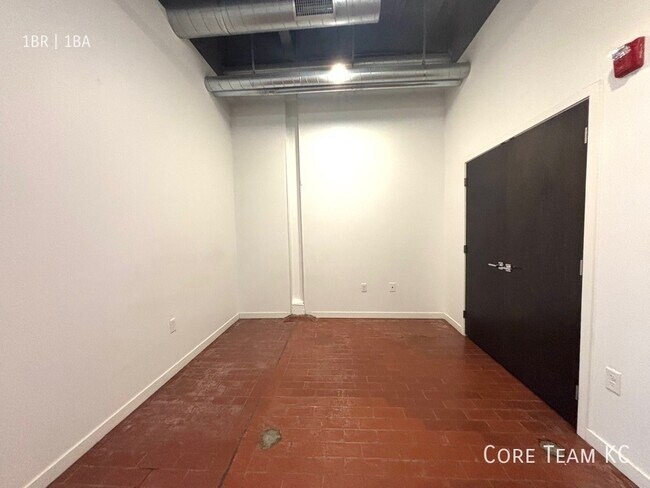 Photo - 1180 E 30th St Unidad 238