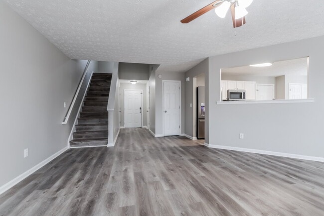 Photo - 527 Ives Cir NW