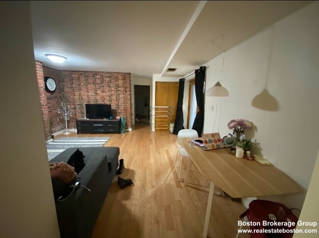 Building Photo - 103 Gainsborough St Unit 007