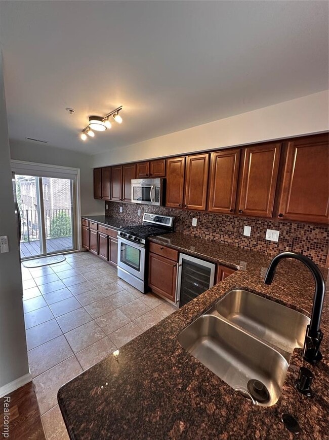 Photo - 4240 Maple St