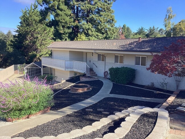 271 Bowen Ave