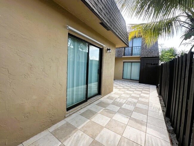 Photo - 303 Waterview Dr