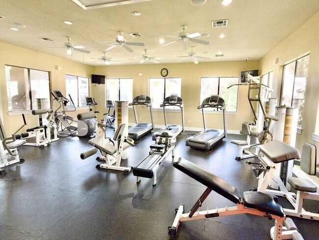 Photo - Luxury One Bedroom Condo Near Towne Center Unidad 10202