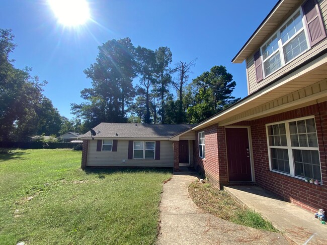 Building Photo - 1723 W Matthews Ave Unit D