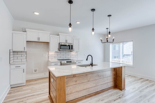 Photo - 8541 W 37th St N