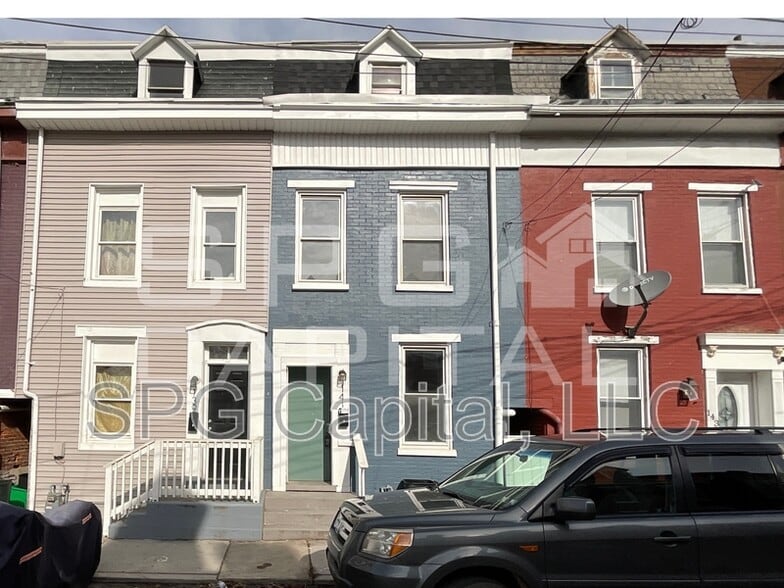 141 E Maple St