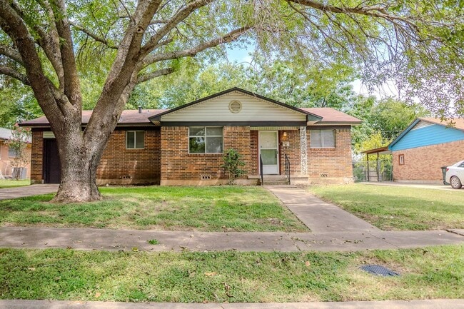 Building Photo - FREE DECEMBER RENT!!!! GORGEOUS REMODELED HOME!!!