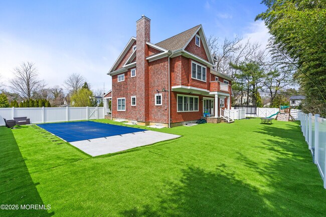 Photo - 558 Cedar Ave