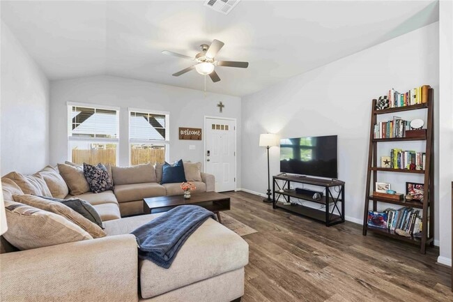 Photo - 805 Russet Rock Dr